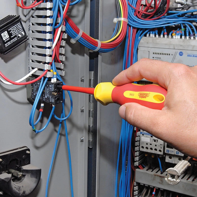 Draper 05776 XP1000 18 Piece VDE Insulated Interchangeable Blade Screwdriver Set PZ/PH/SL/TX 5 Draper 05776 XP1000 18 Piece VDE Insulated Interchangeable Blade Screwdriver Set PZ/PH/SL/TX - Image 3