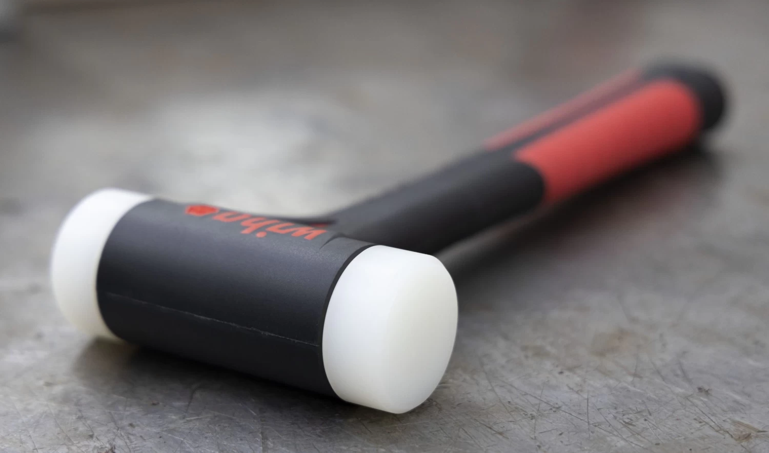 Wiha 44598 FibreBuzz® SB8041 Soft-Faced Dead Blow Hammer 40mm Dia 7 Wiha 44598 FibreBuzz® SB8041 Soft-Faced Dead Blow Hammer 40mm Dia - Image 5