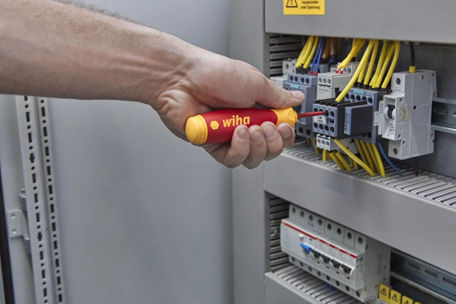 Wiha 45296 PocketMax® Electric VDE Magazine Style SlimBit Screwdriver Set 6 Wiha 45296 PocketMax® Electric VDE Magazine Style SlimBit Screwdriver Set - Image 4